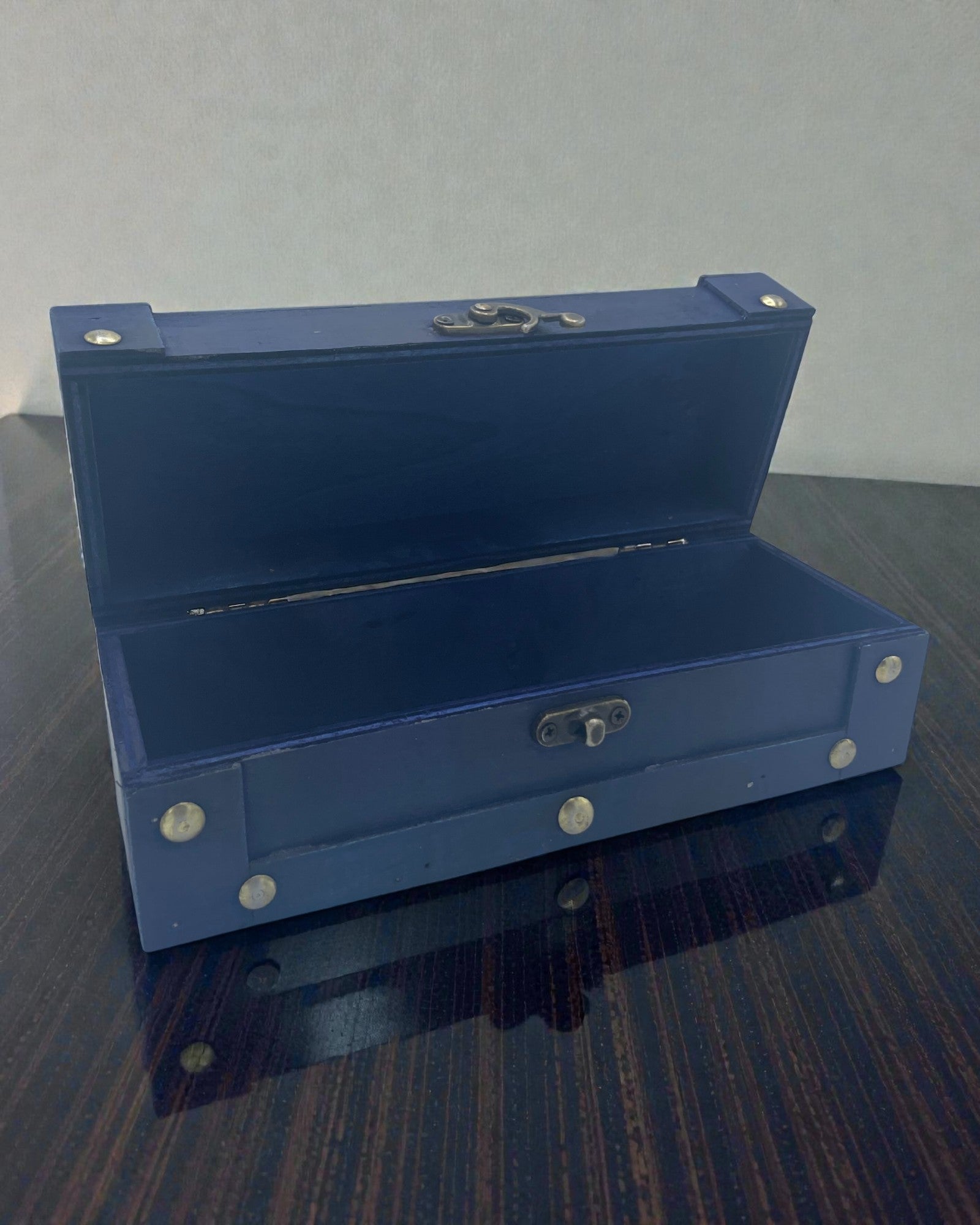 Slanke Oceaanark – Lange Blauwe Kist