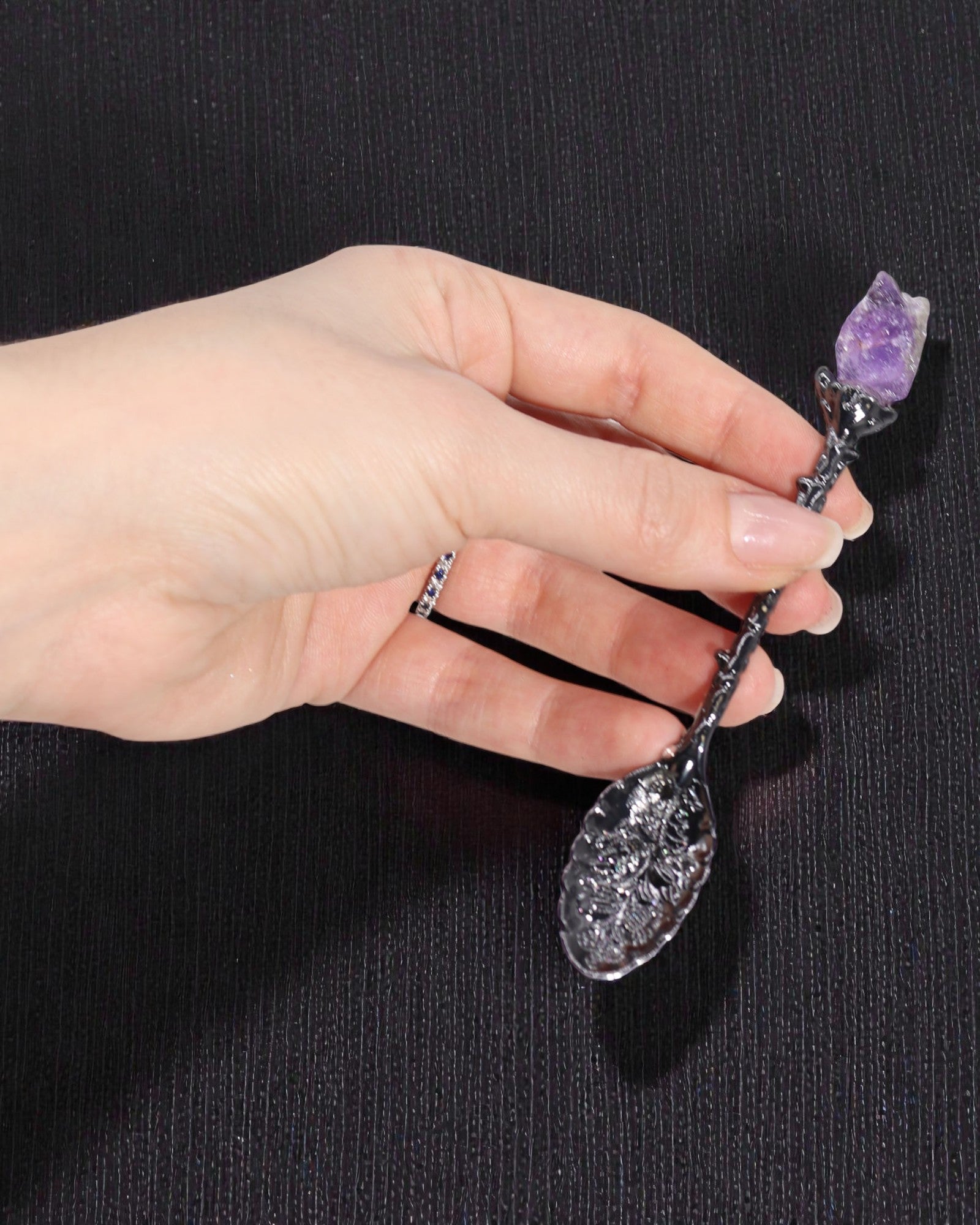 Arcana Noctis – Set van 7 donkergrijze heksenlepeltjes met natuurlijke stenen