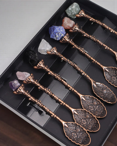 Arcana Aurea – Pakket van 7 bruine heksenlepeltjes met natuurlijke stenen