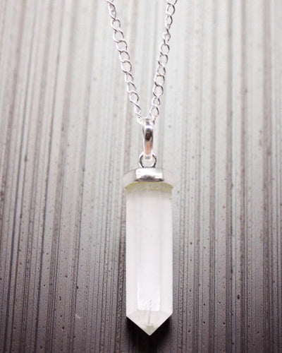 Kristallen Punt – Klassieke puntvormige hanger van bergkristal