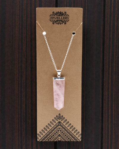 Rose Light – Platte hanger van rozenkwarts met kristalslijping