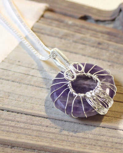 Boom van Harmonie – Handgemaakte Ketting met Amethist en Levensboommotief