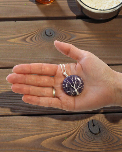 Boom van Harmonie – Handgemaakte Ketting met Amethist en Levensboommotief