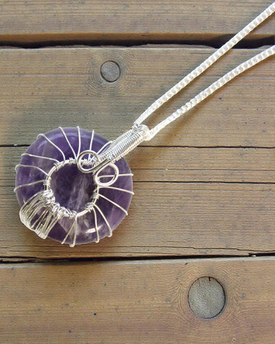 Boom van Harmonie – Handgemaakte Ketting met Amethist en Levensboommotief