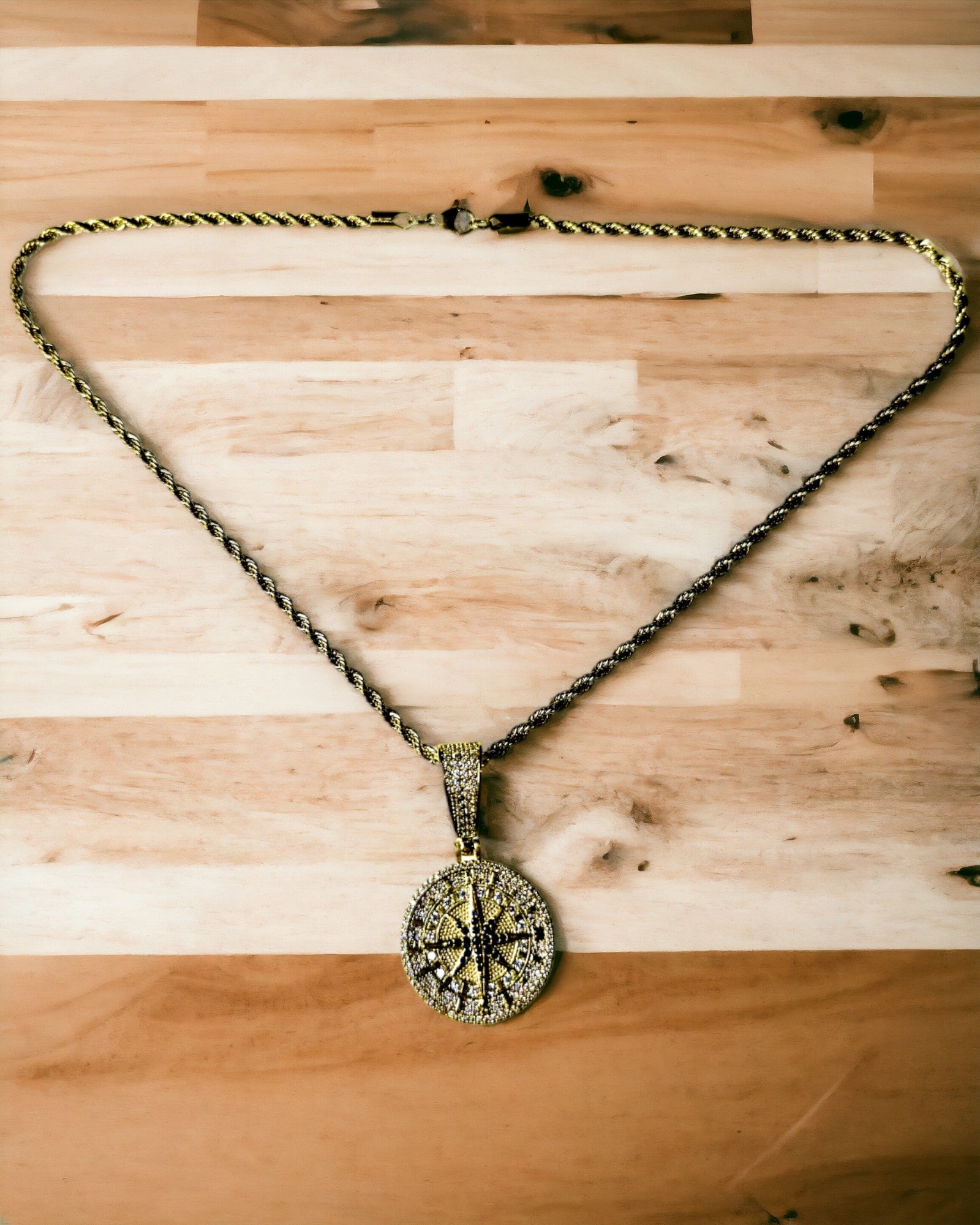 Ketting met Kompas Hanger in Glamour Stijl met Zirkonia voor Vrouwen en Mannen - 2 varianten om uit te kiezen, personalisatie met gravure als cadeau