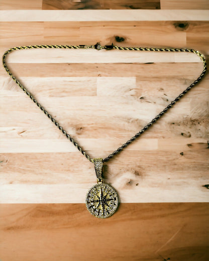 Ketting met Kompas Hanger in Glamour Stijl met Zirkonia voor Vrouwen en Mannen - 2 varianten om uit te kiezen, personalisatie met gravure als cadeau