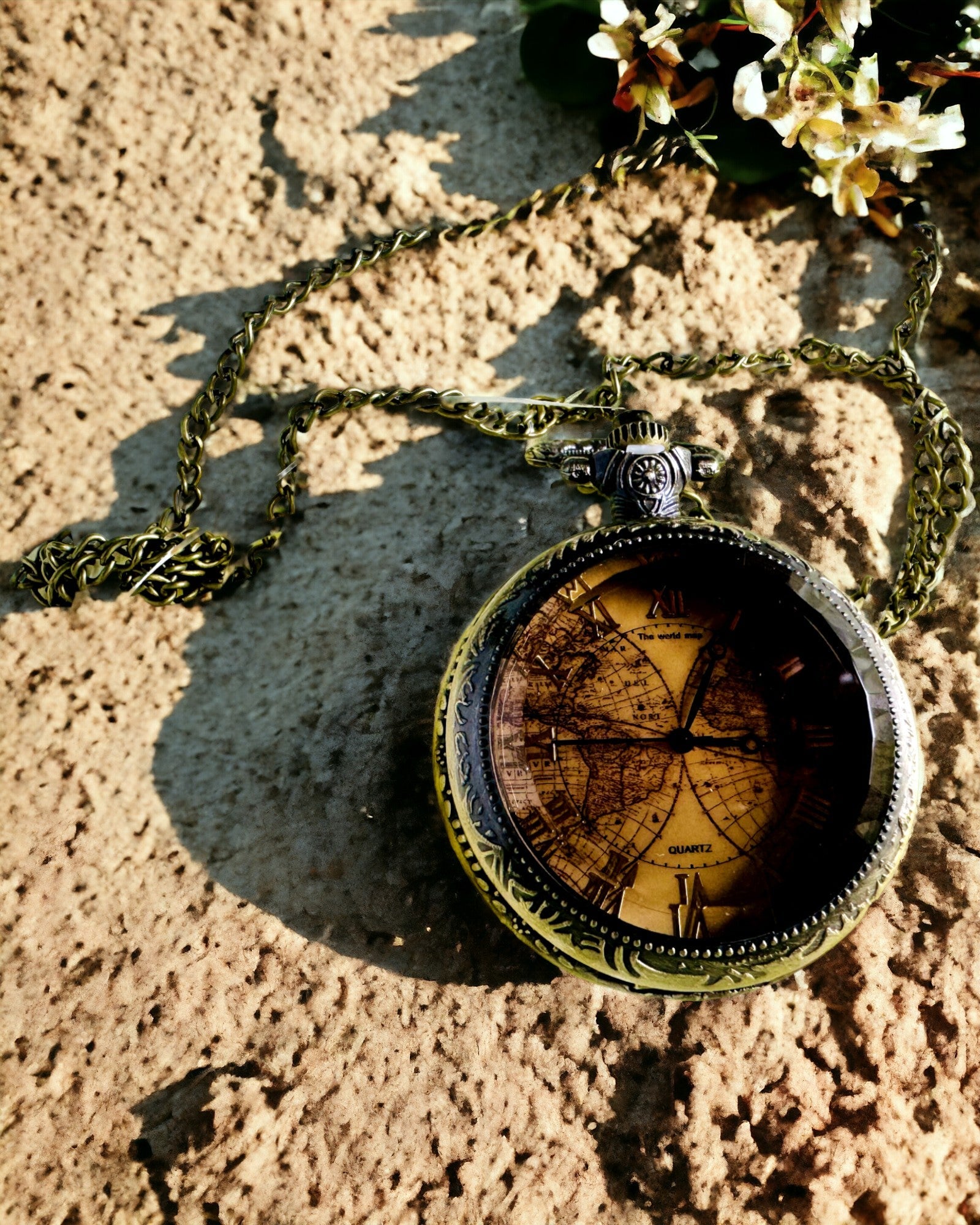 Klassieke Kwarts Zakhorloge met Wereldkaart – Vintage Stijl Hanger met Ketting voor Haar en Hem, gravure
