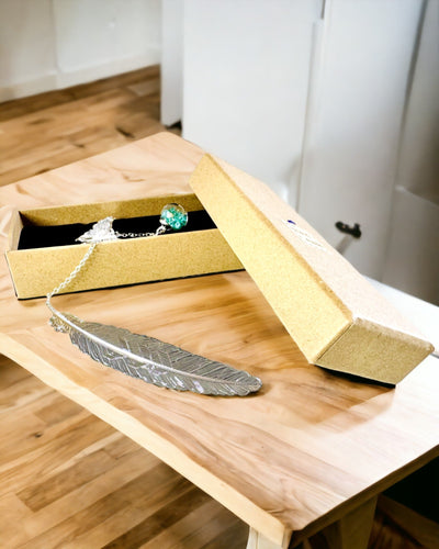 Creatieve Boekenlegger in Retro Stijl met Veer- en Vlindermotief – Elegant Promotiegeschenk, Kleur Zilver/Blauw