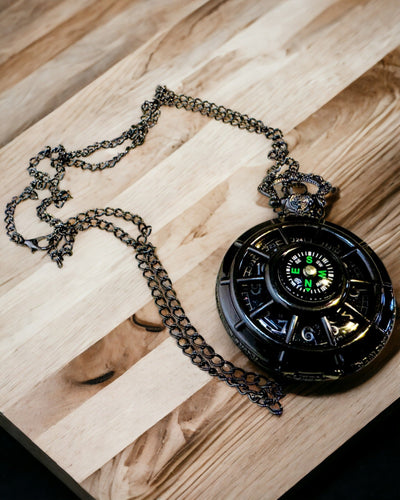 Zakhorloge met Kompas – Elegante Vintage Hanger met Opengewerkt Skelet en Zwarte Wijzerplaat, personalisatie met gravure
