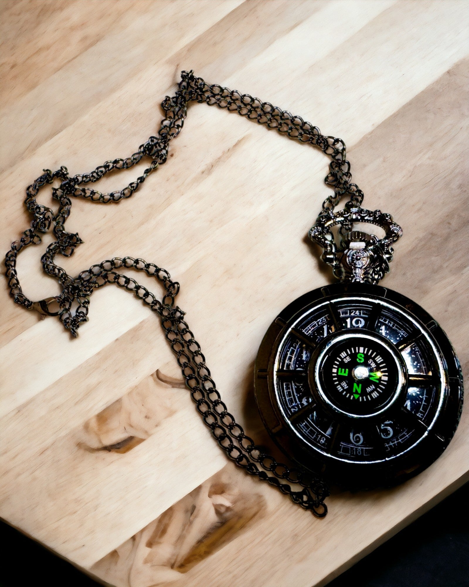 Zakhorloge met Kompas – Elegante Vintage Hanger met Opengewerkt Skelet en Zwarte Wijzerplaat, personalisatie met gravure