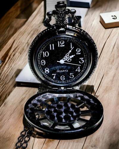 Zakhorloge met Kompas – Elegante Vintage Hanger met Opengewerkt Skelet en Zwarte Wijzerplaat, personalisatie met gravure
