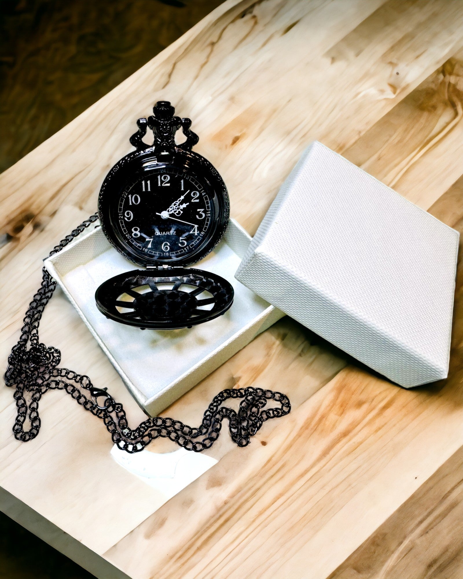 Zakhorloge met Kompas – Elegante Vintage Hanger met Opengewerkt Skelet en Zwarte Wijzerplaat, personalisatie met gravure