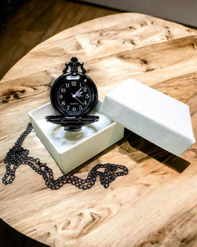 Zakhorloge met Kompas – Elegante Vintage Hanger met Opengewerkt Skelet en Zwarte Wijzerplaat, personalisatie met gravure