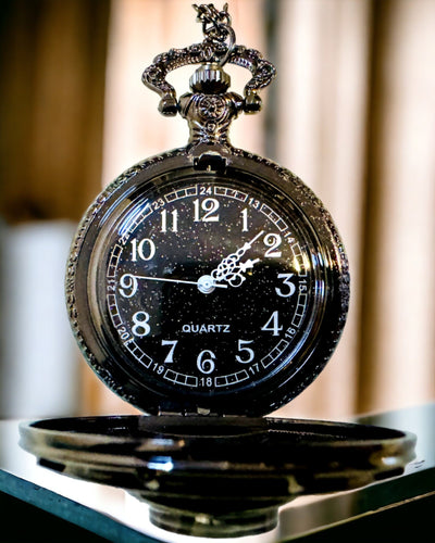 Zakhorloge met Kompas – Elegante Vintage Hanger met Opengewerkt Skelet en Zwarte Wijzerplaat, personalisatie met gravure