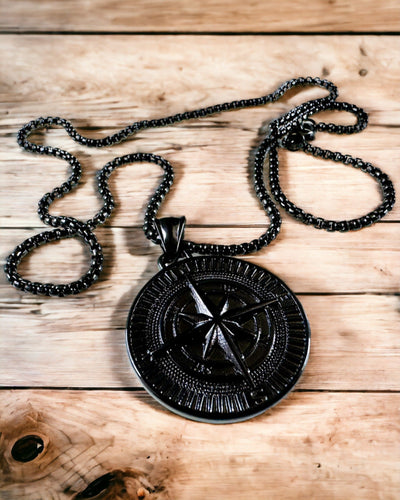 Kompas Ketting – Gesmede Sieraden van Roestvrij Staal voor Mannen en Vrouwen in Twee Kleuren, met Gravure