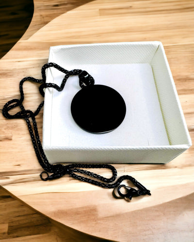 Wisiorek "Urban Elegance" – Ronde Medaille van Roestvrij Staal in Twee Kleuren met Personaliseringsoptie