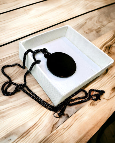 Wisiorek "Urban Elegance" – Ronde Medaille van Roestvrij Staal in Twee Kleuren met Personaliseringsoptie