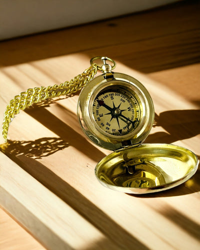 Gouden kleur Kompas Avontuur – Elegante Navigator van Ontdekkingen