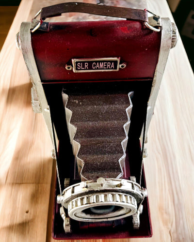 Vintage Vision: Decoratieve Retro Camera met Graveeroptie