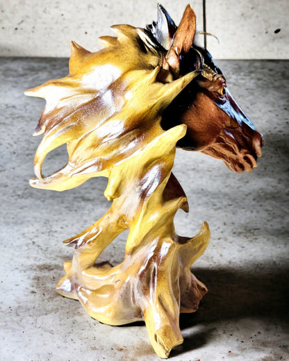 Abstracte Paardensculptuur van Hars