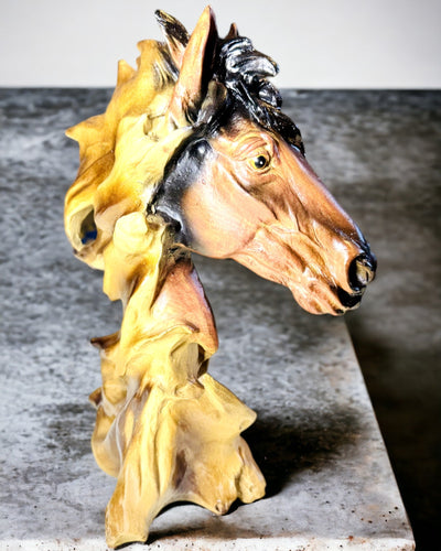 Abstracte Paardensculptuur van Hars