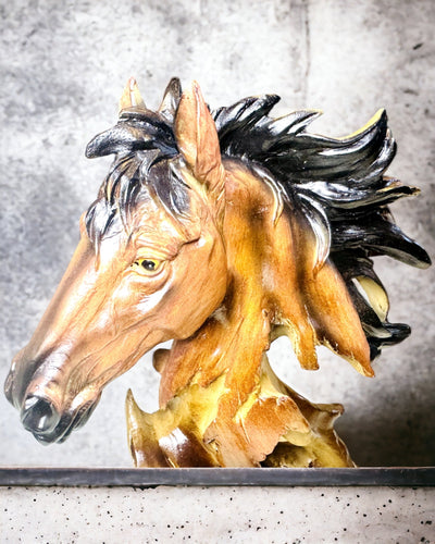 Abstracte Paardensculptuur van Hars