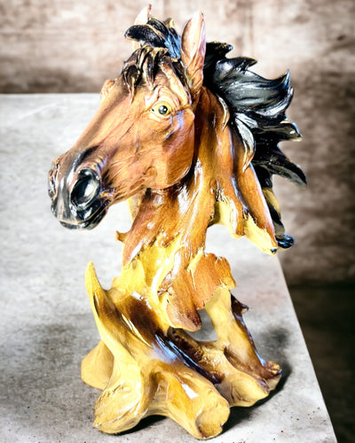 Abstracte Paardensculptuur van Hars