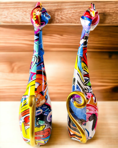 Abstracte Kattenbeeldjes "ArtCats", Handgeschilderd, Hars – 25 cm, 2 stuks.