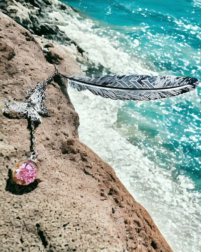 Creatieve Retro Stijl Boekenlegger met Veer- en Vlindermotief – Elegant Cadeau voor Moeder, Leraar, Promotioneel, Kleur Zilver/roze