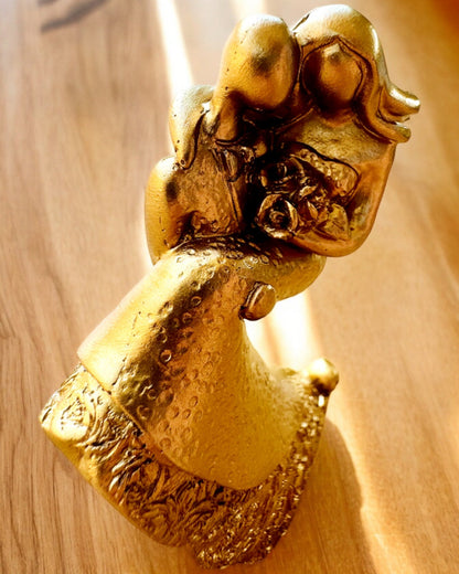 Beeldje "Eeuwige Liefde" kleur goud - 11 cm, Klein Decoratief Beeldje met Gravure Optie