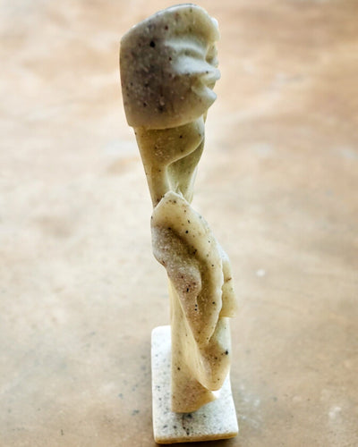 Beeldje "Elegantie in Steen" kleur wit - 13,5 cm hoog, Decoratief met Graveeroptie