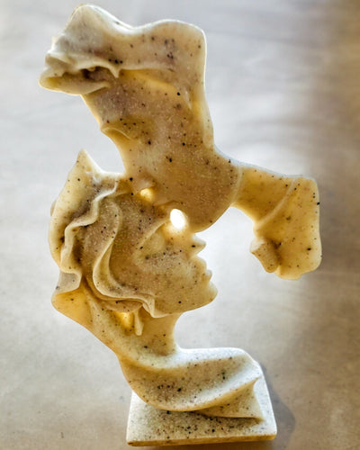 Beeldje "Elegantie in Steen" kleur wit - 13,5 cm hoog, Decoratief met Graveeroptie