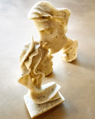 Beeldje "Elegantie in Steen" kleur wit - 13,5 cm hoog, Decoratief met Graveeroptie