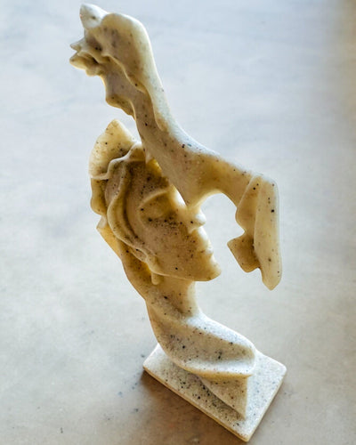 Beeldje "Elegantie in Steen" kleur wit - 13,5 cm hoog, Decoratief met Graveeroptie