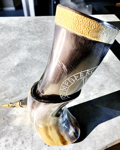 Hoornbeker "Viking Valor" - Handgegraveerd, Premium Kwaliteit - 4 varianten beschikbaar