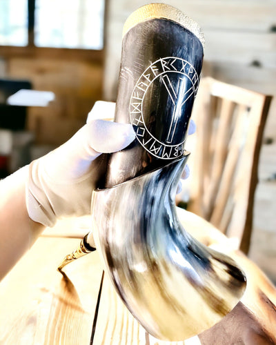 Hoornbeker "Viking Valor" - Handgegraveerd, Premium Kwaliteit - 4 varianten beschikbaar