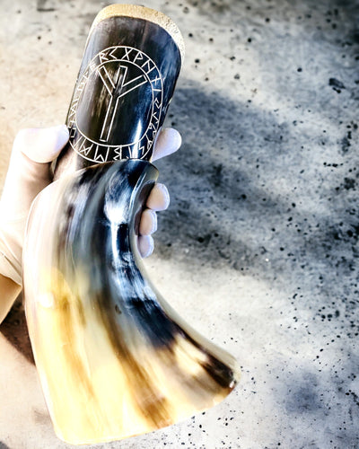 Hoornbeker "Viking Valor" - Handgegraveerd, Premium Kwaliteit - 4 varianten beschikbaar