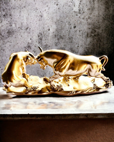 Duel van de Sterken - Decoratief Beeld Stier en Beer - mogelijkheid tot personalisatie met gravure - gouden kleur