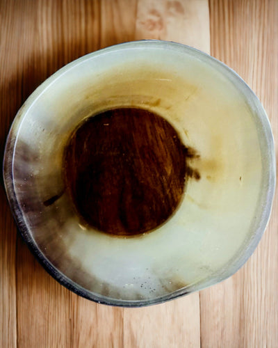 Handgemaakte Kleine Beker met Gravure Optie, Indiase Beker, personalisatiemogelijkheid als cadeau, gravure. Lichte kleur