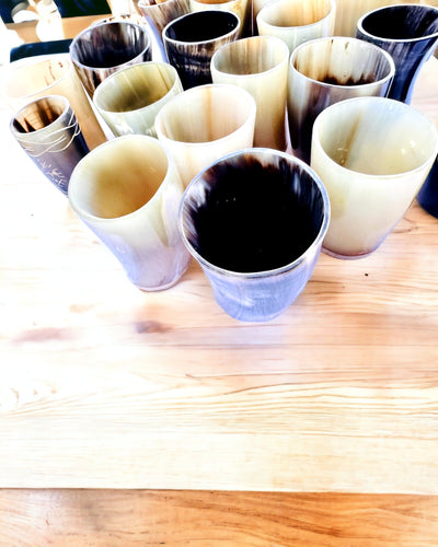 Handgemaakte Kleine Beker met Gravure Optie, Indiase Beker, personalisatiemogelijkheid als cadeau, gravure. Donkere kleur