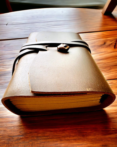 Premium Notitieboek "RetroNotes" – Elegant notitieboek van Echt Leer - 200 pagina's, 120g, notitieboek, schetsboek, bruine kleur, personalisatie met gravure