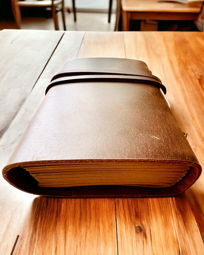 Premium Notitieboek "RetroNotes" – Elegant notitieboek van Echt Leer - 200 pagina's, 120g, notitieboek, schetsboek, bruine kleur, personalisatie met gravure