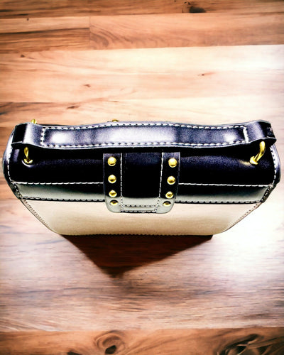 Vierkante Lichtpaarse Schoudertas met Leeuwenmotief – Elegante Handtas van Getextureerd PU-leer. Personalisatie met gravure