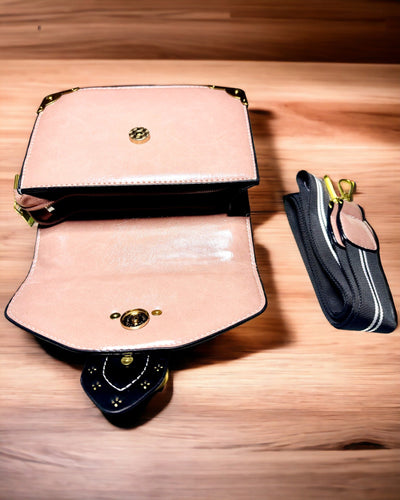 Vierkante Lichtpaarse Schoudertas met Leeuwenmotief – Elegante Handtas van Getextureerd PU-leer. Personalisatie met gravure