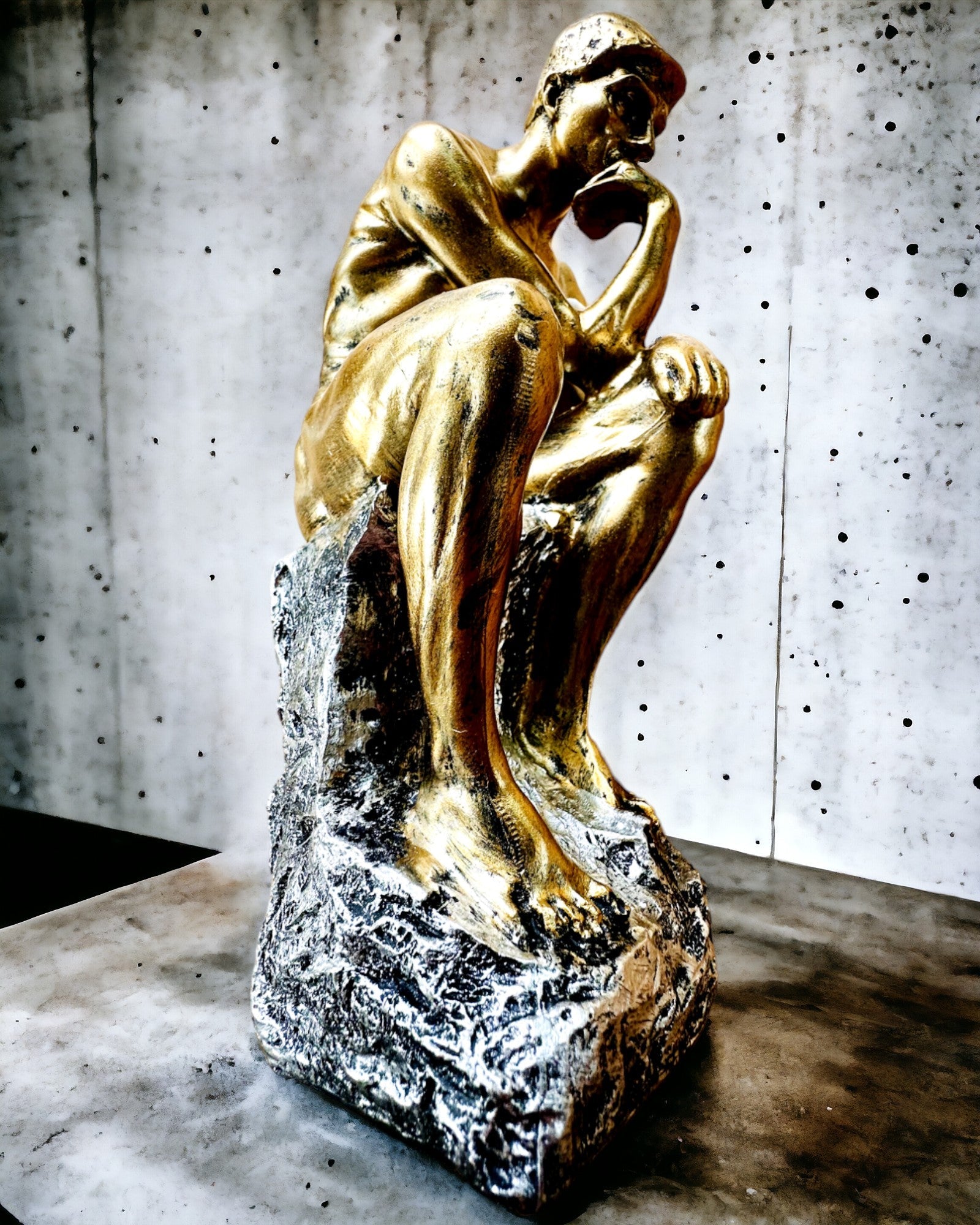 Gouden Denker - Beeldje van hars, personalisatie met gravure
