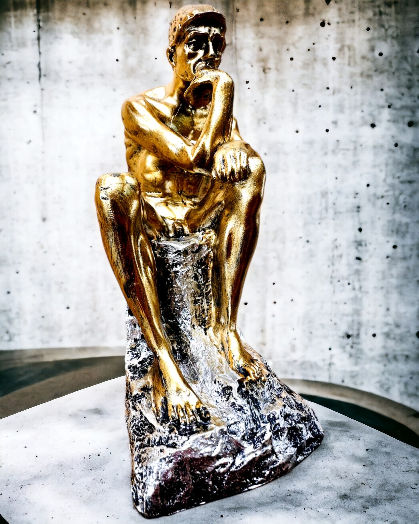 Gouden Denker - Beeldje van hars, personalisatie met gravure