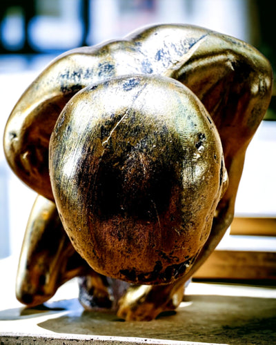 Gouden Denker - Beeldje van hars, personalisatie met gravure