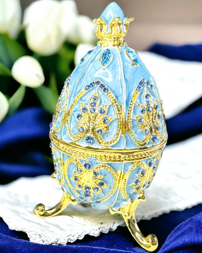 Niebiańskie Jajko Faberge – Geëmailleerde Sieradenorganizer - kleur hemelsblauw. Personalisatie met gravure