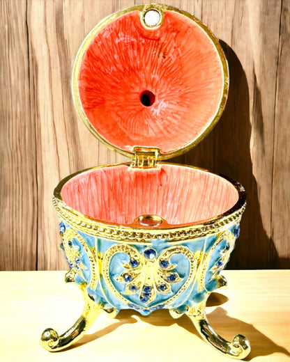 Niebiańskie Jajko Faberge – Geëmailleerde Sieradenorganizer - kleur hemelsblauw. Personalisatie met gravure