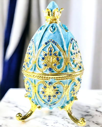 Niebiańskie Jajko Faberge – Geëmailleerde Sieradenorganizer - kleur hemelsblauw. Personalisatie met gravure